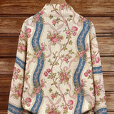 Sabine Strickjacke mit Rosenrankenmuster, Nahaufnahme