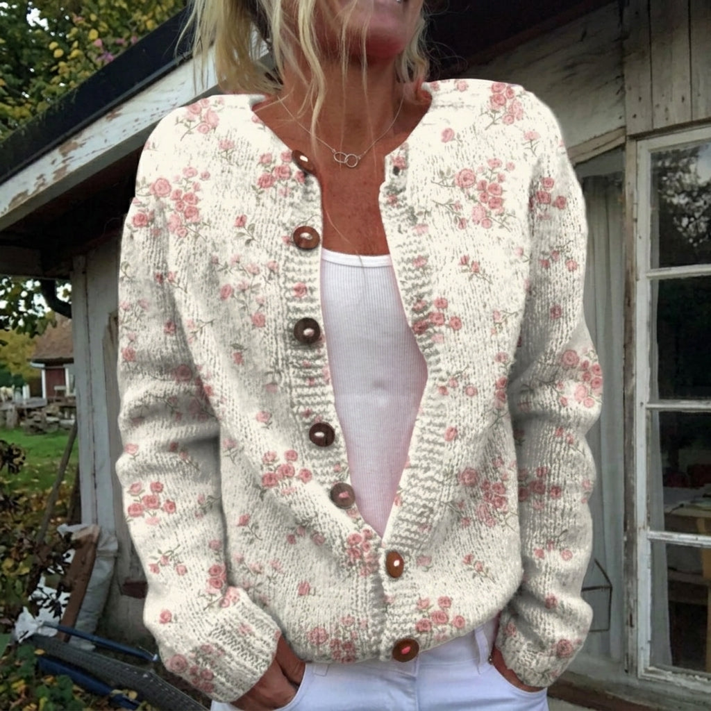 Monika Cremefarbene Strickjacke mit kleinen Rosen, Vorderansicht