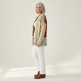 Renate Patchwork-Strickjacke in Braun & Creme, Seitenansicht
