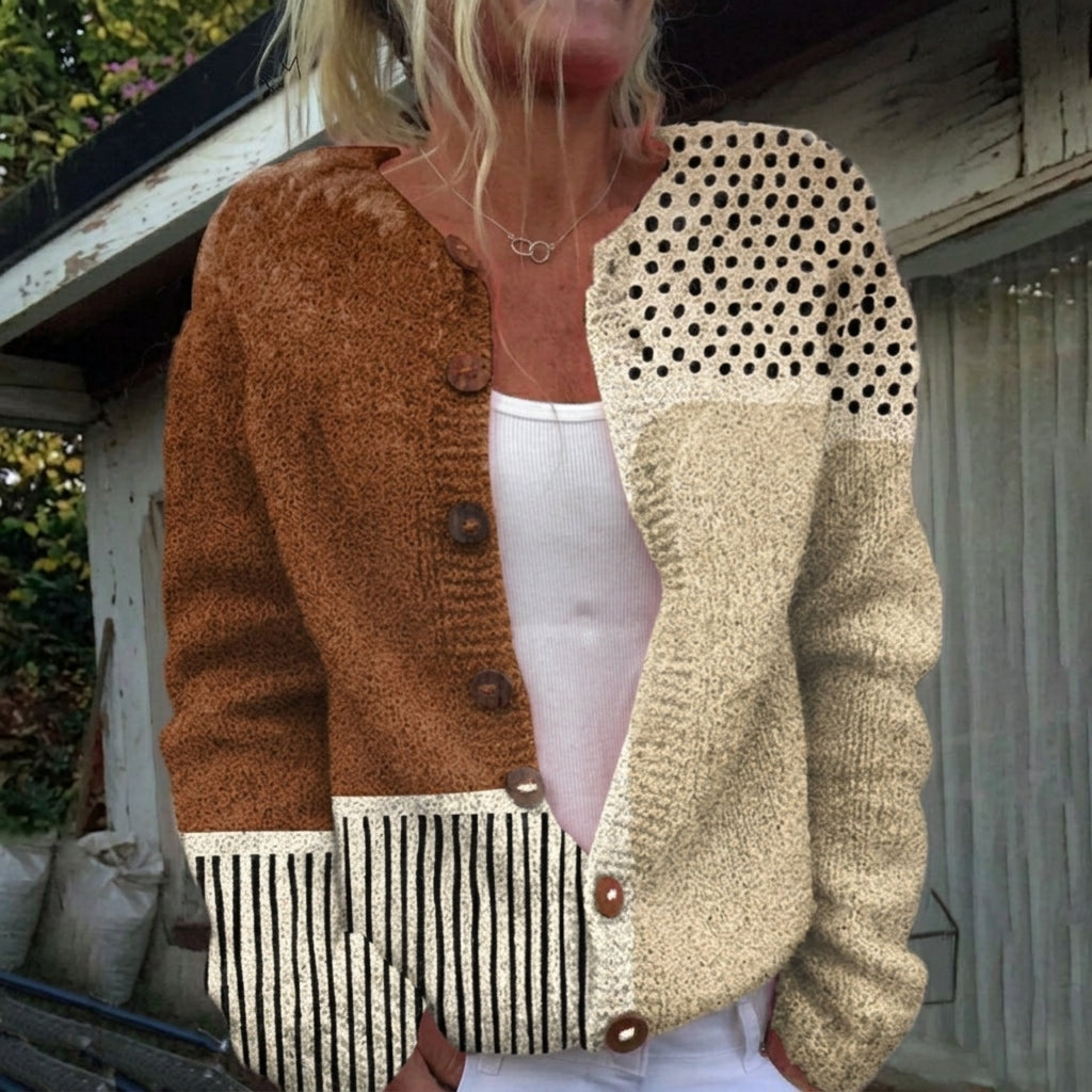 Renate Patchwork-Strickjacke in Braun & Creme, Vorderansicht