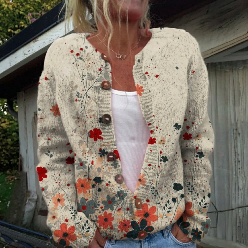 Sabrina Cremefarbene Strickjacke mit Wiesenblumen, Vorderansicht