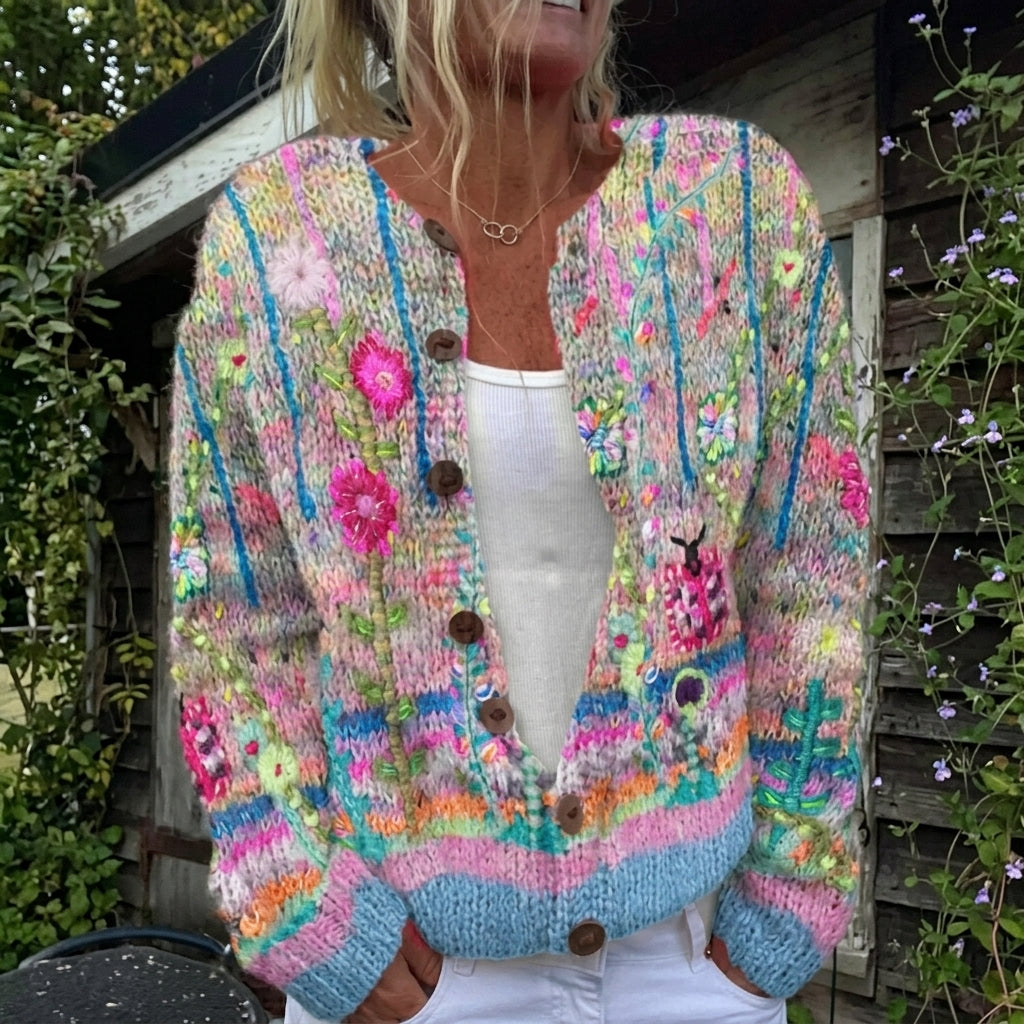 Silke Strickjacke mit buntem Blütenmuster, Vorderansicht