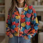 Susanne Strickjacke mit buntem Herzmuster, Vorderansicht